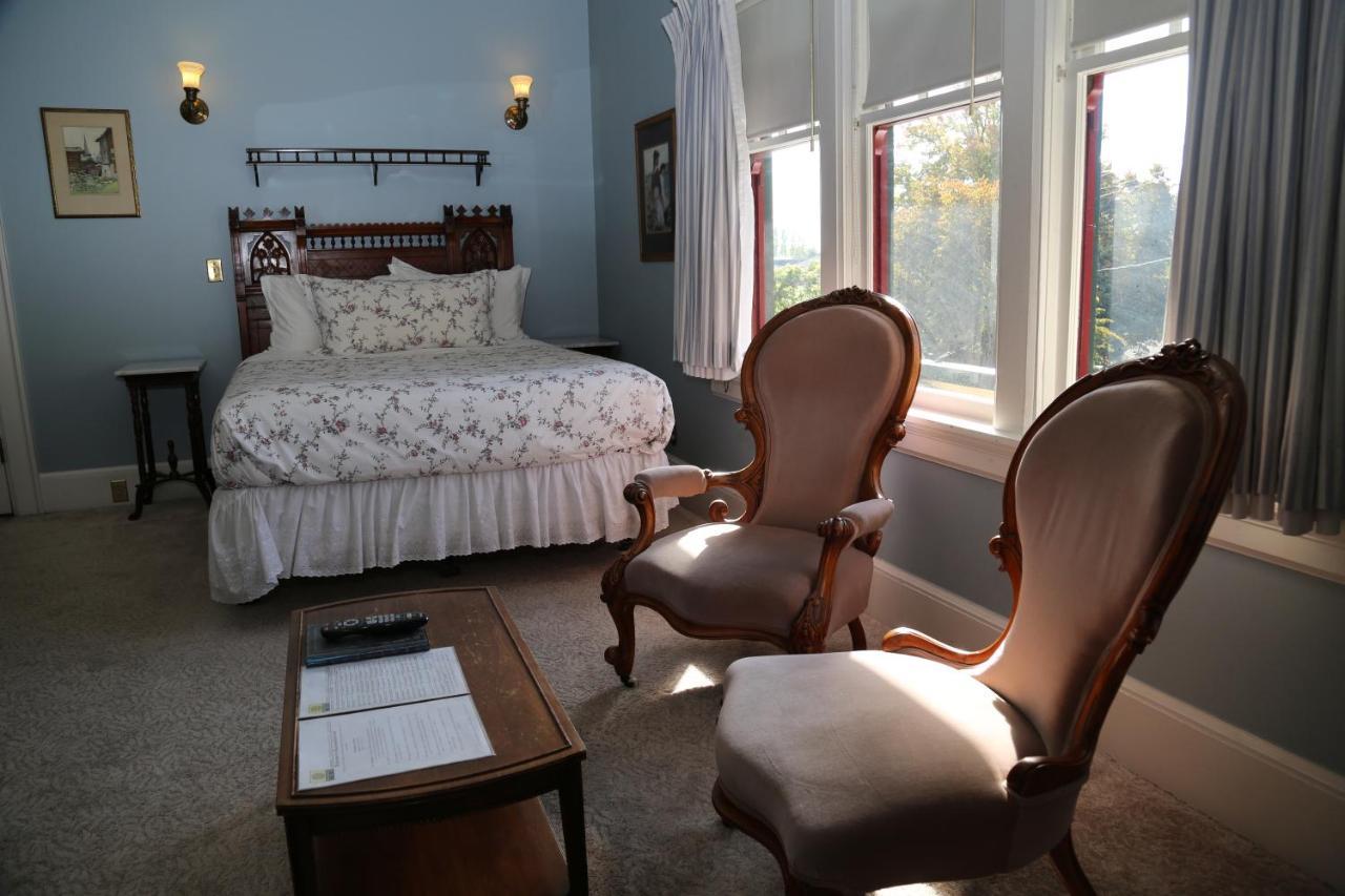 Beaconsfield - 5* Victoria
