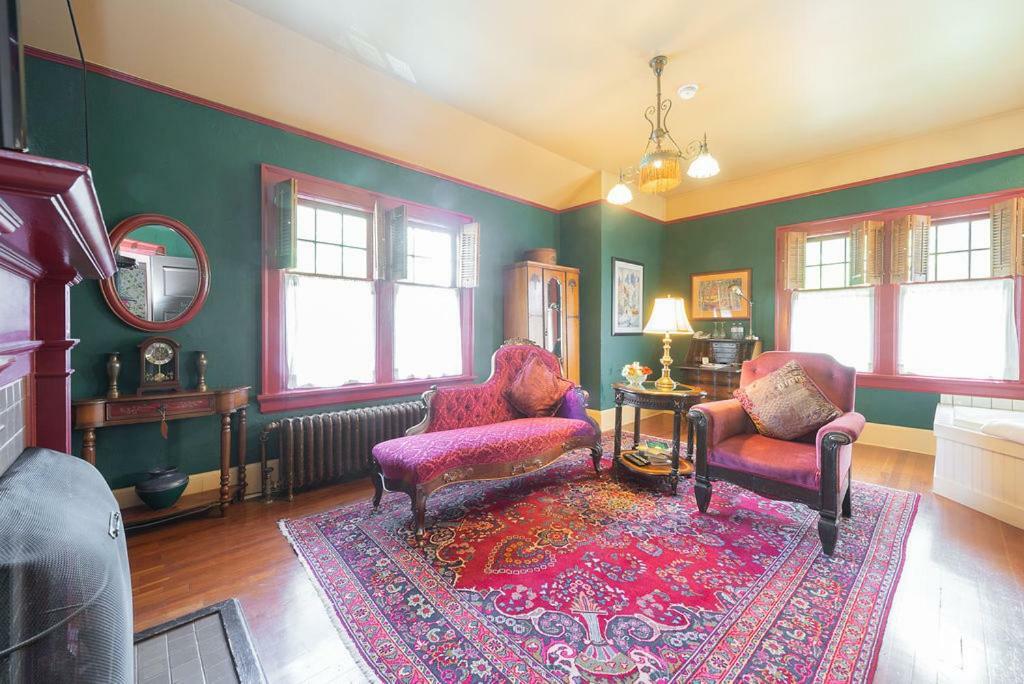 Beaconsfield - Bed & Breakfast